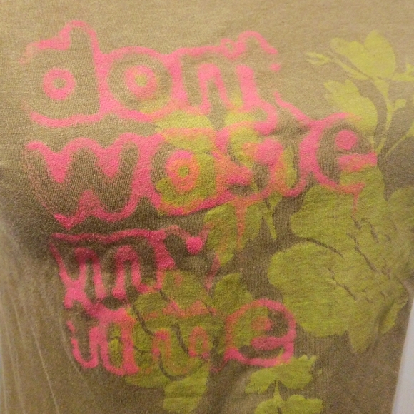 UNIQUELY MADE OLD NAVY TSHIRY W/ PRINT & GRAPHICS. WOMEN'S MED. NBW. - Picture 2 of 7